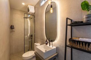 4 mins to beach/Finns/Atlas - New LUXE Pool Loft - 6