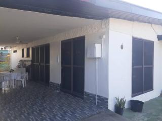 Entire 3 bedroom Fully Furnished House, 6 Guests - Suva - 5