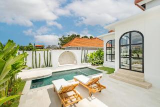4 mins to the beach! New Modern Luxe Pool Villa - Canggu - 2