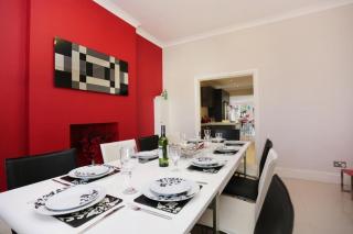 PEMBROKE by BOURNECOAST - A Large Six Bedroom Holiday Home Near the Sandy Beaches and Shops - HB8380 - 6