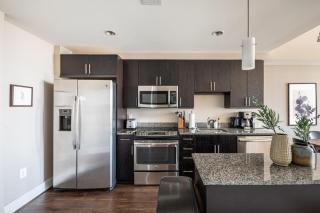 Reston 2br w pool gym nr dining drinks WDC-830 - 5