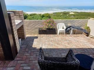 The Sparrow's Nest Beach-Front Self-catering - Jeffreysbaai - 1