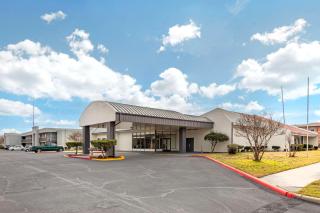 Suburban Studios Gainesville - 9