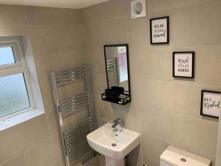 The Hughenden Townhouse / Free Parking / Wifi - 2