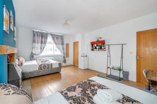 *RD98BL* For your most relaxed & Cosy stay + Free Parking + Free Fast WiFi * - Farnley - 0