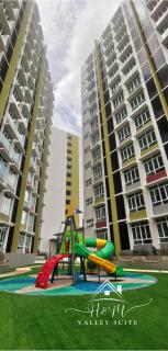 H&M Valley Suite - Pool View - 2