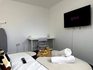 Chic Birmingham Studio with Natural Light! - Birmingham - 5