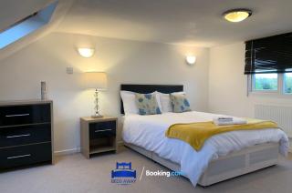 Relocation-Business-Leisure-Fast WIFI-FREE Parking-with 2 En-suites and Garden by Beds Away Short Lets & Serviced Accommodation Oxford - Oxford - 1