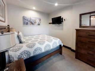 Alpine Haven Retreat Ski-In Ski-Out Oasis Pool - 4