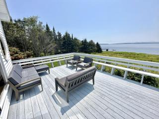 Beachfront 4 BR Spacious House! [Coastal Haven] - 9