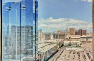 No Resort Fee - Strip Views, Pools & Parking - 7