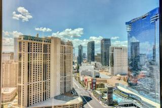 No Resort Fee - Strip Views, Pools & Parking - 8