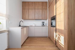 Stylish Beige Apartment with One Bedroom and Parking in Poznań by Noclegi Renters - Poznań - 8