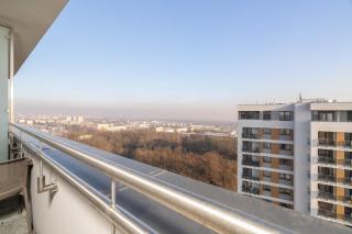 Stylish Beige Apartment with One Bedroom and Parking in Poznań by Noclegi Renters - Poznań - 6