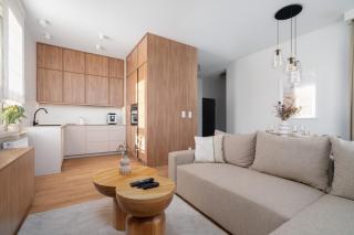 Stylish Beige Apartment with One Bedroom and Parking in Poznań by Noclegi Renters - Poznań - 5