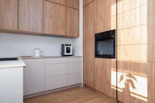 Stylish Beige Apartment with One Bedroom and Parking in Poznań by Noclegi Renters - Poznań - 4