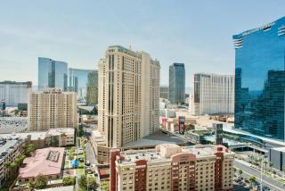 No Resort Fee - Strip Views, Pools & Parking - 3