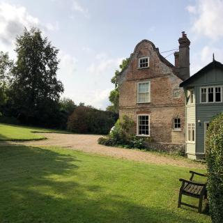 Beautiful 18th Century Old Rectory with river - 4