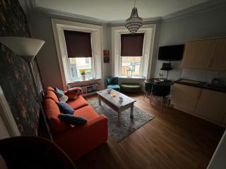 Edinburgh TWO BEDROOM apartment with free side street parking 24 hours - Edimburgo - 4