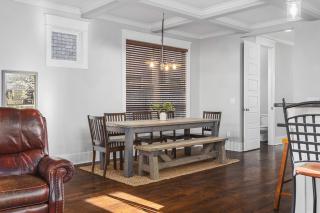 Spacious 11 Bed Germantown Home with 3 Patios Only 1.5 mi to Broadway - 2