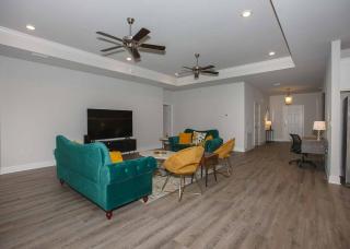 Pleasant Dreams House during November 2023 with a - 6