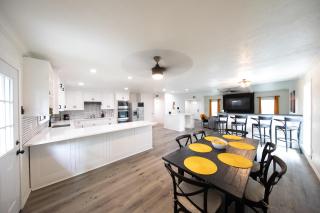 The GrandEscape 4 bed 1 story home Pet friendly with secure back yard - 7