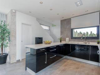 Casa moderna con piscina, Wi-Fi, AA, barbacoa y parking en Sant Pere Pescador - ES-89-73 - 2