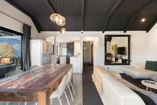 Stylish 2 bedroom home with great garden and bath - Queenstown - 7