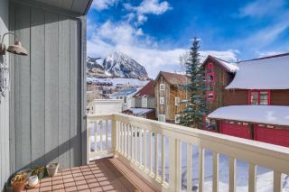 Chic Crested Butte Townhome half Mi to Skiing! - 9