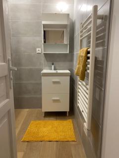 Studio neuf tout équipé - Castres-Gironde - 3