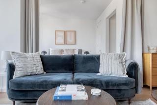 Tribeca Studio w Tons of light Gym Pool NYC-118 - 9