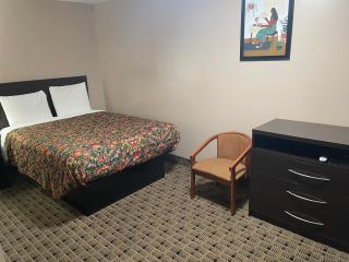 Economy Inn & Suites - Ashtabula - 6
