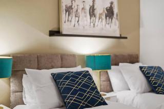 5 Bedroom House with Free Parking, Garden, Super Fast WiFi, Smart TVs with Virgin TV and Netflix by Yoko Property - 3