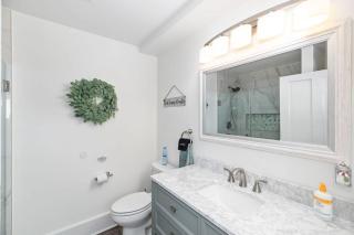 The Lyellton House: Water View, Steps from Beach - 2