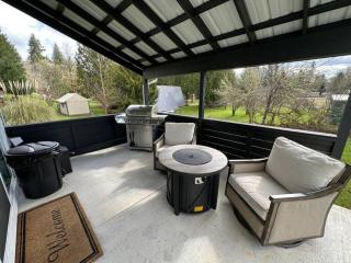 Romantic Cozy Cabin Walk to lake Hot tub Bikes Kayaks Grill - Onalaska - 5