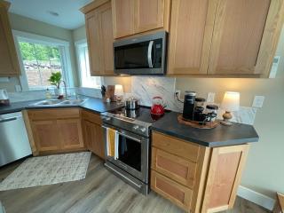 Romantic Cozy Cabin Walk to lake Hot tub Bikes Kayaks Grill - Onalaska - 8