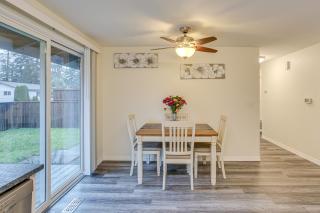 Modern Puyallup Townhome with Backyard and Fireplace - Puyallup - 4