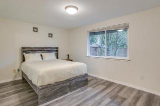 Modern Puyallup Townhome with Backyard and Fireplace - Puyallup - 1