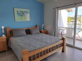 Beautifully renovated villa close to the beach - Jolly Harbour - 2