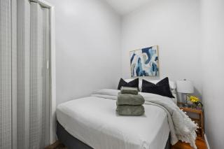Sleek 2BR - Walking distance to Times Square - New York - 8