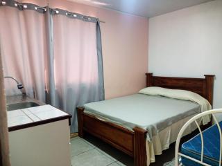 Hogar tico-estadounidense cerca de aeropuerto - Alajuela - 1