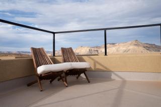 Page Arizona border town- Grand Serenity room with Mesa Views - 3