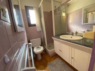 Appartement en RDC, accès direct plage, terrasse 30m², parking privé, équipements complets - FR-1-326-795 - 4