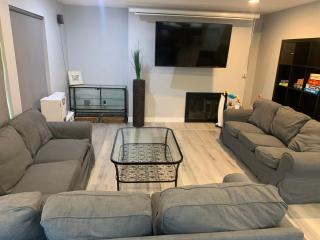 Family 4BR Home 15 min to Disneyland & Beach - 6