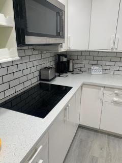 Family 4BR Home 15 min to Disneyland & Beach - 1