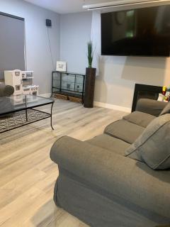 Family 4BR Home 15 min to Disneyland & Beach - 5