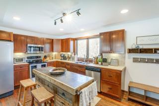 Mountain Retreat w/ Deck: Near Blue Ridge Parkway - 3