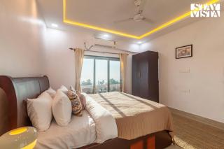 StayVista's Nirvana Villa - Sea & Mountain-View Retreat with Spacious Lawn & Indoor-Outdoor Activities - Alibag - 4