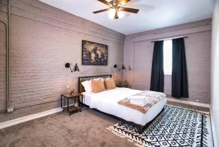 McCormick 4Br and 2Ba HUGE unit / sleeps 10 & with Optional parking - Chicago - 6
