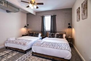 McCormick 4Br and 2Ba HUGE unit / sleeps 10 & with Optional parking - Chicago - 7